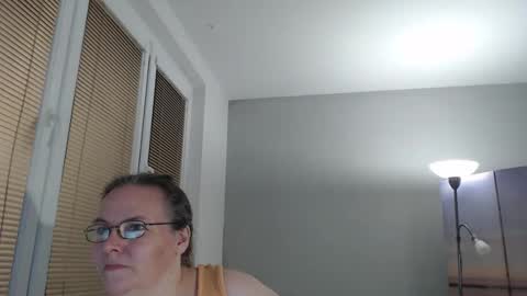 Sweetboobs85h online show from November 11, 2025, 9:59 pm