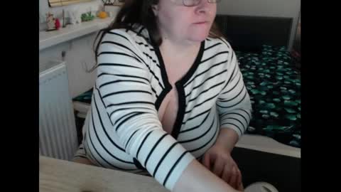 Sweetboobs85h online show from April 5, 2026, 7:44 pm