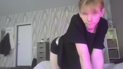 SweetyBoy online show from November 30, 2025, 3:32 am