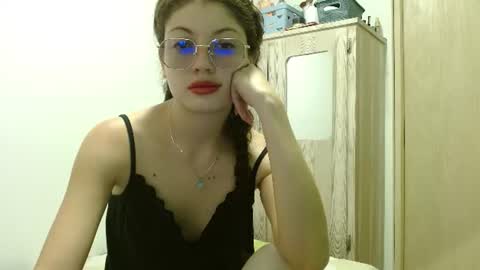 sweetcalm_ online show from July 19, 2026, 4:05 am