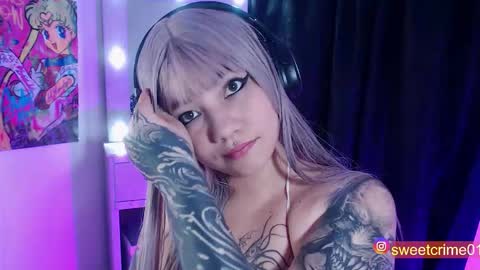       Independent model online show from October 11, 2025, 4:33 am