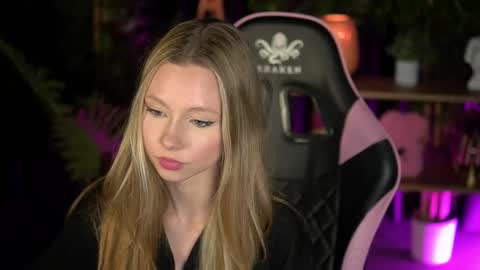 Lina online show from February 16, 2026, 3:41 pm