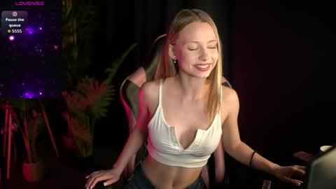 Lina online show from April 9, 2026, 4:34 pm