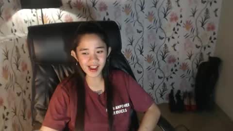 Snapshot of sweetdannica chatting on December 19, 2024, 1:40 pm Danni online show from December 19, 2024, 1:40 pm
