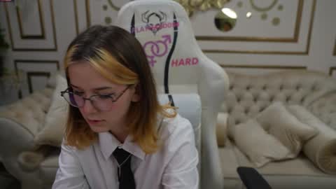 Amelia online show from October 11, 2025, 10:25 am