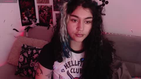 Abril online show from October 22, 2025, 3:34 pm