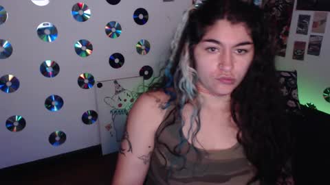 Abril online show from November 14, 2025, 3:22 pm