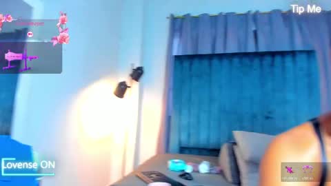 Mia online show from May 27, 2026, 11:40 am