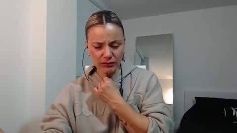 sweef online show from December 18, 2025, 1:33 am