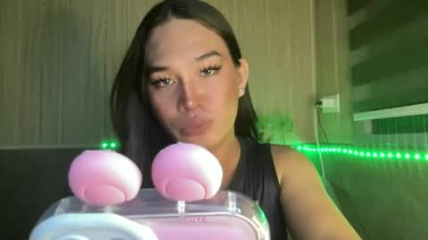 sweetgirl_rhainexxx online show from May 15, 2026, 1:18 pm