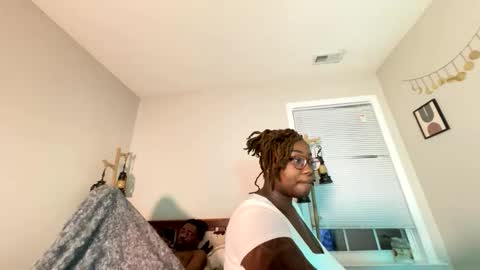 sweetgirllei online show from November 13, 2025, 2:32 am