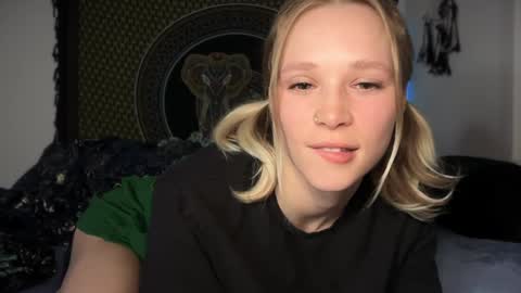 Snapshot of sweetgracee chatting on February 4, 2025, 4:15 am sweetgracee online show from February 4, 2025, 4:15 am