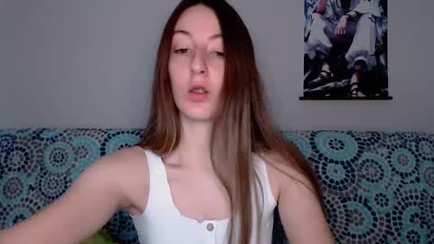 Snapshot of sweetheart_77 chatting on September 18, 2025, 7:10 am Emma online show from September 18, 2025, 7:10 am