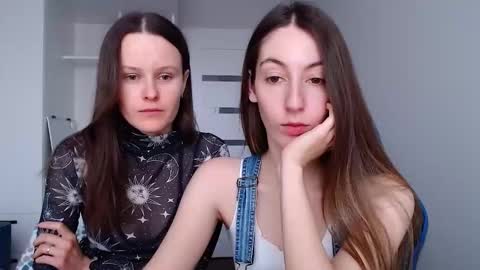 Emma  online show from November 30, 2025, 1:04 pm