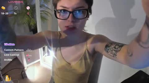 Snapshot of sweetheart_flower chatting on February 14, 2025, 1:02 am Kira online show from February 14, 2025, 1:02 am