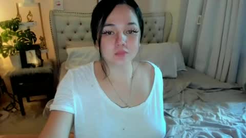 Snapshot of sweethoney369 chatting on June 17, 2026, 1:30 am Layla online show from June 17, 2026, 1:30 am