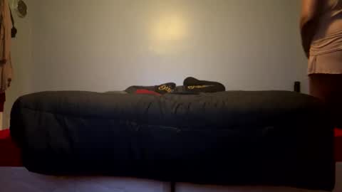 sweetie8582 online show from April 13, 2026, 12:05 am