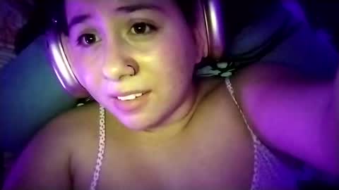 Snapshot of sweetie__annie chatting on February 8, 2025, 6:22 am Ana Mara i cant Make noise My family is here online show from February 8, 2025, 6:22 am