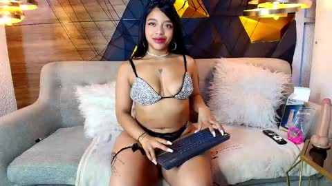 Snapshot of sweetie_foxxxx chatting on November 3, 2025, 11:11 am violeta online show from November 3, 2025, 11:11 am