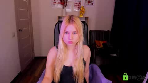 Snapshot of sweetie_mi chatting on February 12, 2026, 3:29 pm Mia online show from February 12, 2026, 3:29 pm