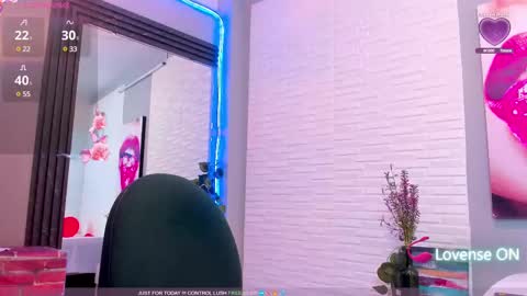 Snapshot of sweetieandjuiicy chatting on February 18, 2025, 2:27 pm Call me Nataly online show from February 18, 2025, 2:27 pm