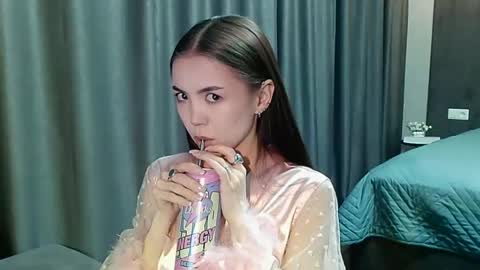 Snapshot of sweetieee_kira chatting on November 9, 2025, 9:24 pm sweetieee_kira online show from November 9, 2025, 9:24 pm