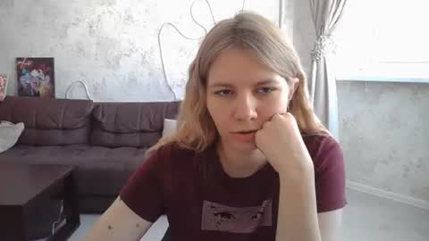 Snapshot of sweetieefox chatting on September 14, 2025, 7:18 am SweetieeFox online show from September 14, 2025, 7:18 am
