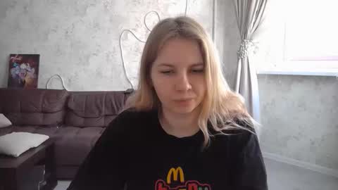 Snapshot of sweetieefox chatting on September 22, 2025, 7:10 am SweetieeFox online show from September 22, 2025, 7:10 am