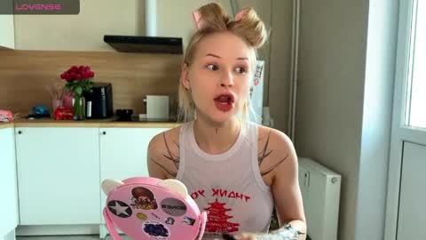 sweetie Lisa3 online show from May 17, 2026, 8:01 am