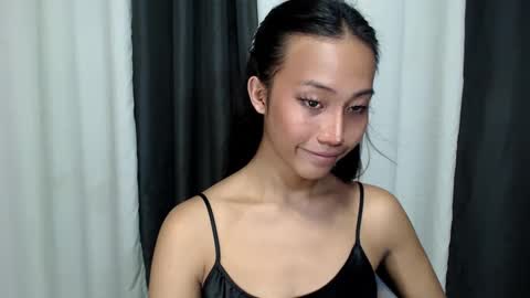 Snapshot of sweetiie_caren chatting on January 17, 2025, 3:34 am CAREN online show from January 17, 2025, 3:34 am