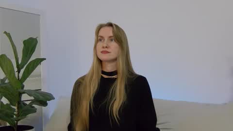 SweetKira1 online show from October 11, 2025, 2:04 pm