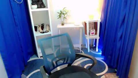 dessiree online show from January 12, 2026, 2:06 am