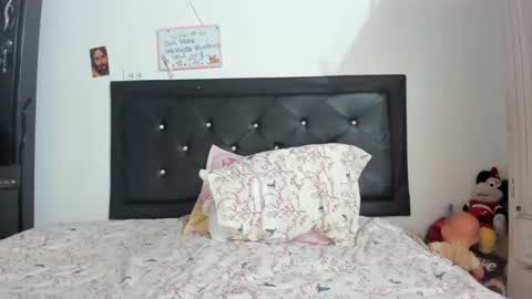 Snapshot of sweetlatinakim chatting on December 18, 2024, 10:02 pm Camilo online show from December 18, 2024, 10:02 pm