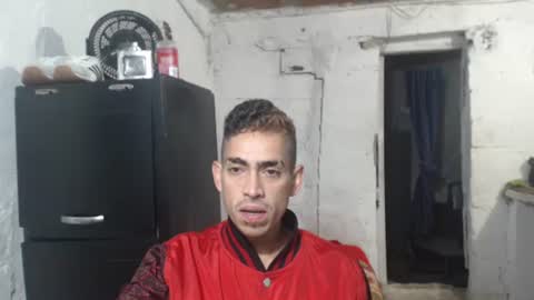 Snapshot of sweetlatinakim chatting on June 10, 2026, 10:14 am Camilo online show from June 10, 2026, 10:14 am
