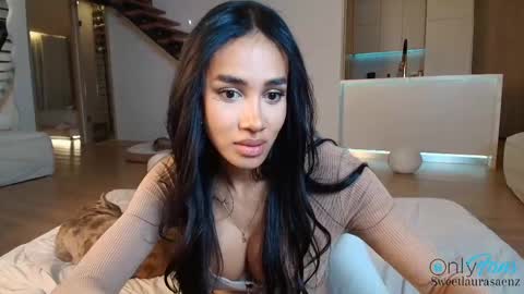 Laura Saenz  Geminis online show from May 16, 2026, 3:47 am