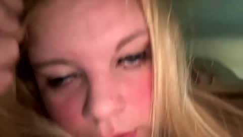 Lisa  online show from January 22, 2025, 1:32 pm