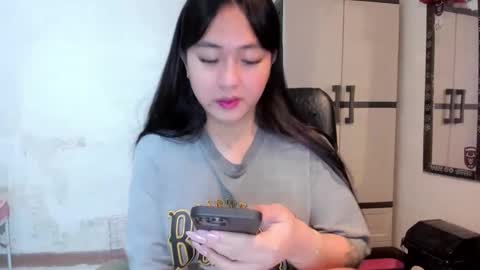 Snapshot of sweetlovepinay04 chatting on January 2, 2025, 10:01 pm Zoe online show from January 2, 2025, 10:01 pm