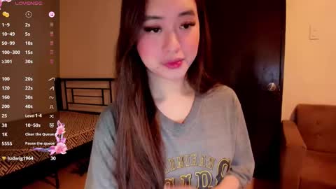 Zoe online show from November 13, 2025, 4:55 am