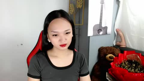 Snapshot of sweetlunarose chatting on July 15, 2026, 9:53 pm lilcherry online show from July 15, 2026, 9:53 pm