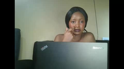 Snapshot of sweetmama06 chatting on October 29, 2025, 12:18 pm sweetmama06 online show from October 29, 2025, 12:18 pm