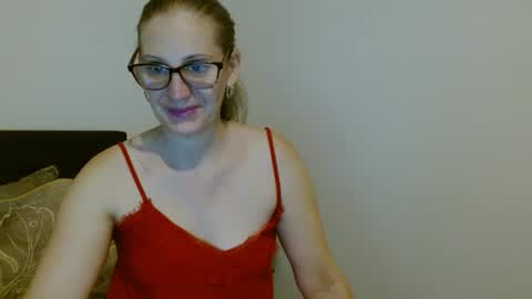 Snapshot of sweetmayaxoxo chatting on December 5, 2024, 4:12 pm sweetmayaxoxo online show from December 5, 2024, 4:12 pm