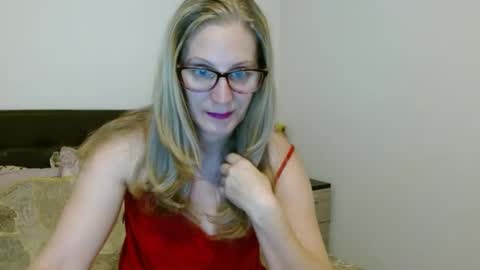 Snapshot of sweetmayaxoxo chatting on December 10, 2024, 3:12 pm sweetmayaxoxo online show from December 10, 2024, 3:12 pm