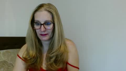 Snapshot of sweetmayaxoxo chatting on January 6, 2025, 2:25 pm sweetmayaxoxo online show from January 6, 2025, 2:25 pm