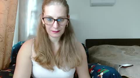 Snapshot of sweetmayaxoxo chatting on January 24, 2025, 11:15 am sweetmayaxoxo online show from January 24, 2025, 11:15 am