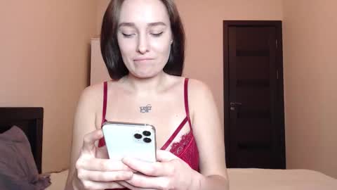 Mia online show from March 4, 2026, 10:05 pm