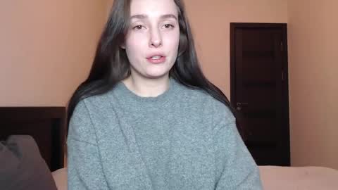 Mia online show from April 14, 2026, 6:14 pm