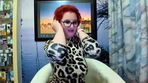 Snapshot of sweetmom4you chatting on January 28, 2025, 8:57 am sweetmom4you online show from January 28, 2025, 8:57 am