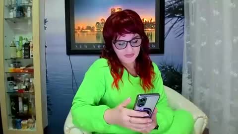 Snapshot of sweetmom4you chatting on February 4, 2025, 10:21 am sweetmom4you online show from February 4, 2025, 10:21 am