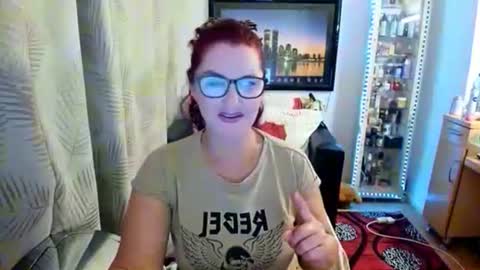 Snapshot of sweetmom4you chatting on September 29, 2025, 7:24 am sweetmom4you online show from September 29, 2025, 7:24 am