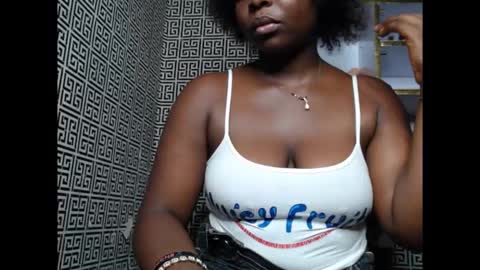 sweetnectarx online show from October 5, 2025, 8:40 pm